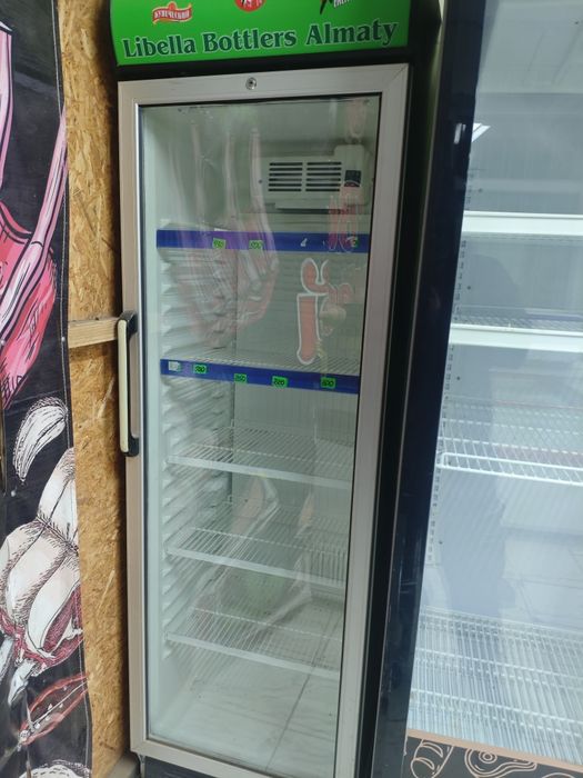 продам две витрины под напитки