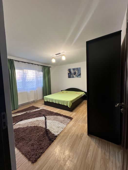 Inchiriez apartament 3 camere, zona Lipovei
