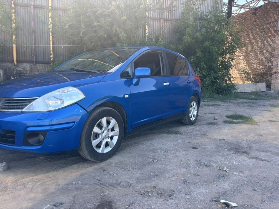 Продам надежный семейный автомобиль