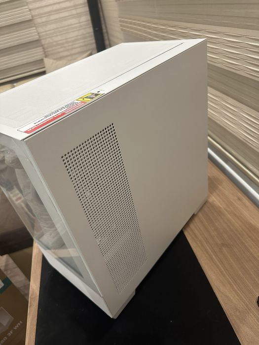 Компютър ЧИСТО НОВ