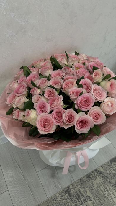 Свежие розовые розы