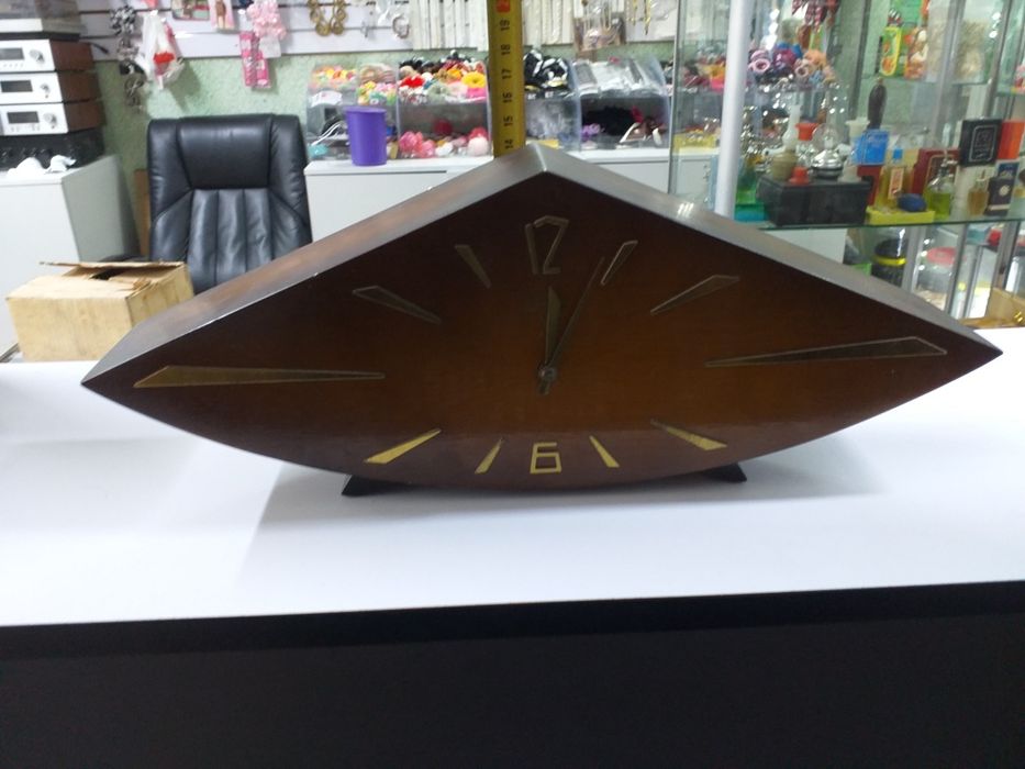Продам настольные Часы пр ссср