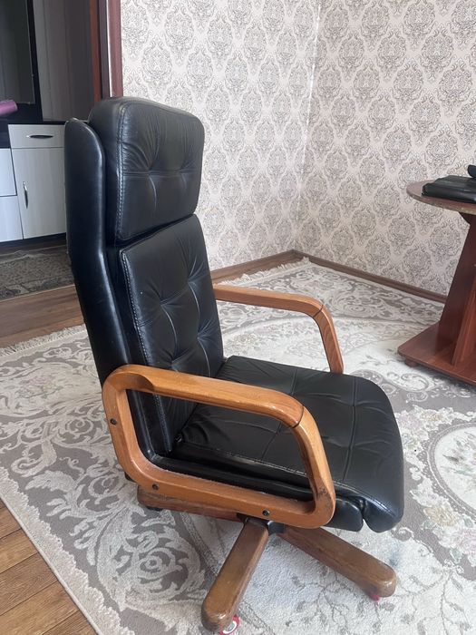 Продается офисное кресло