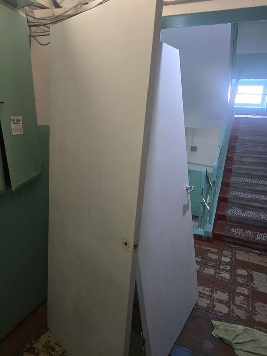 Двери 5 штук межкомнатные