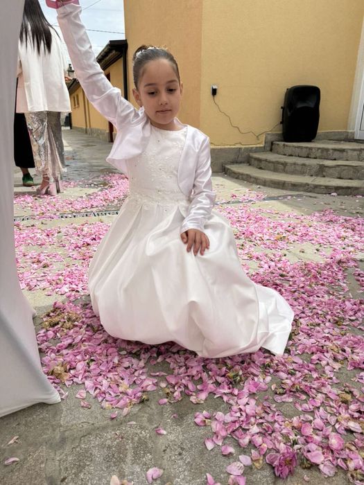 Детска шаферка бяла рокля