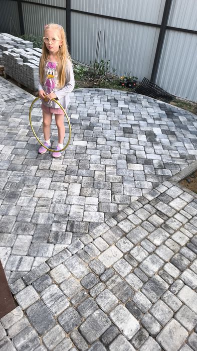 Тротуарная плитка. Брусчатка. Газон