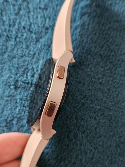 Смарт часовник Samsung Galaxy Watch4 40mm Pink Gold.