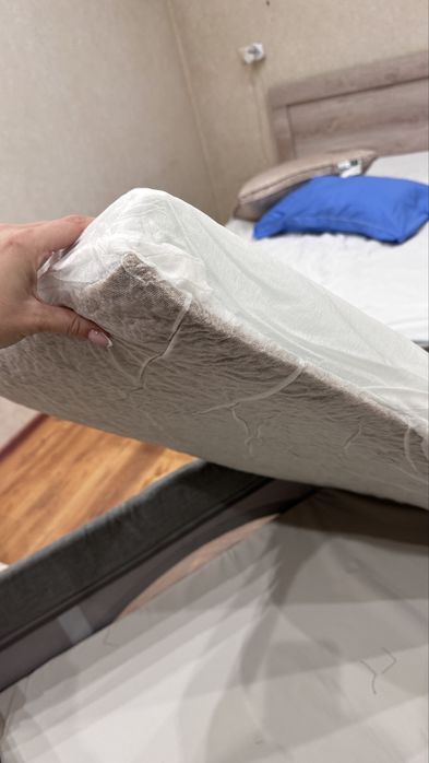 Продаю кровать манеж Joye