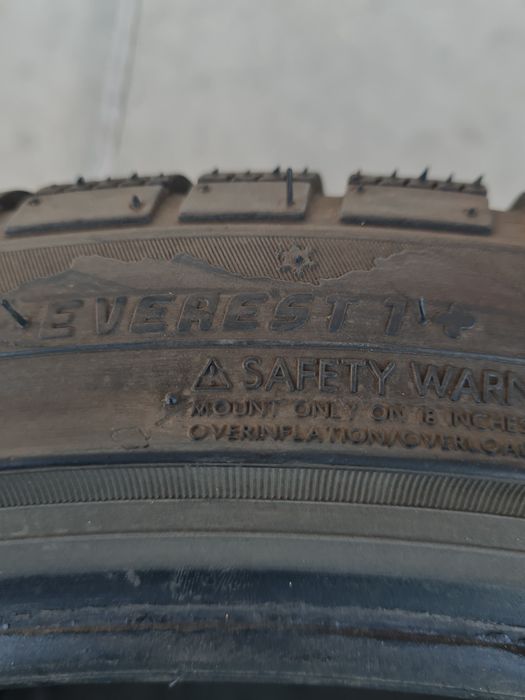 Зимни гуми 2 броя SYRON Everest1 225 40 R18 дот 3920
