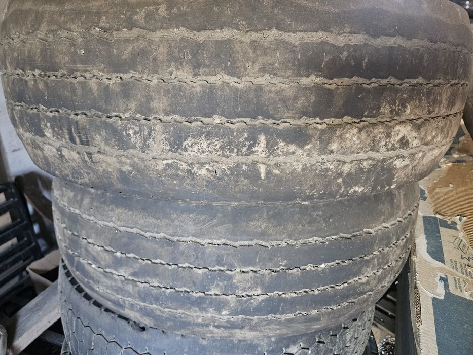 Резина БУ грузовая 285/70/19.5