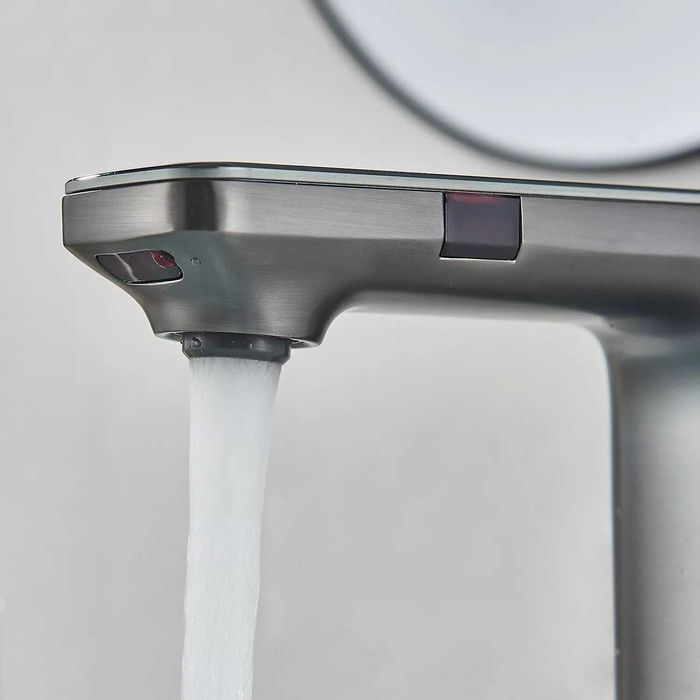 Модерен сензорен LED смесител за баня с дисплей W89