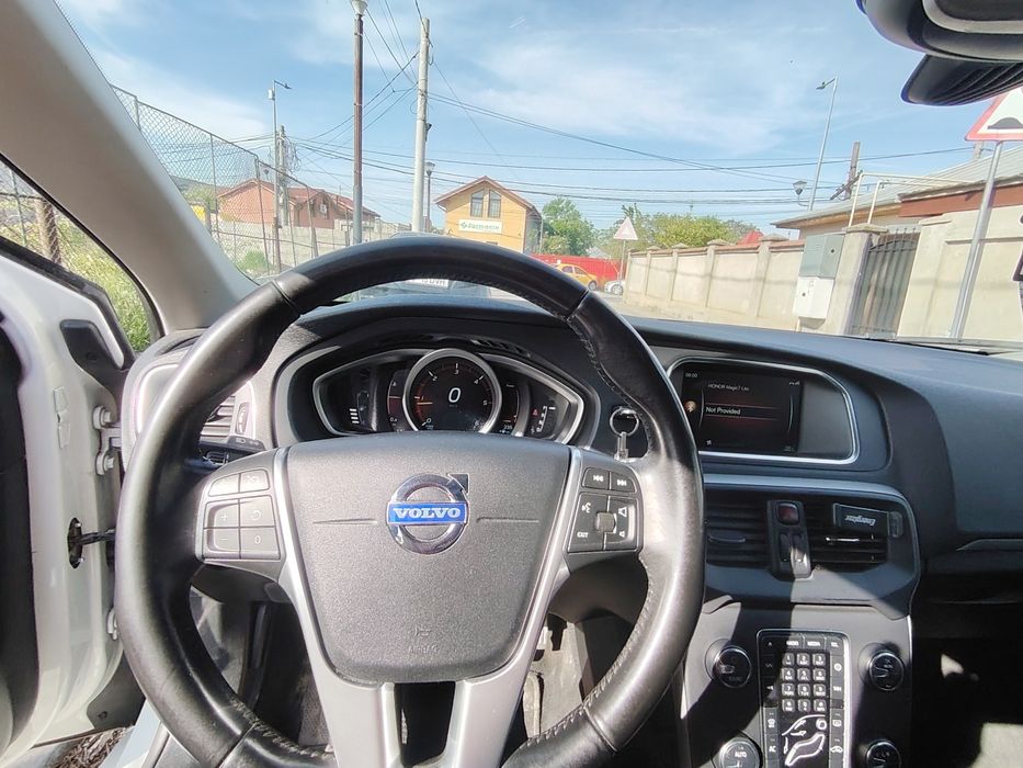 Vînd Volvo v40 2015