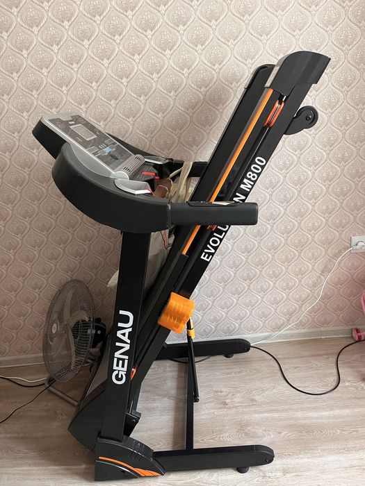 Продам беговую дорожку genau