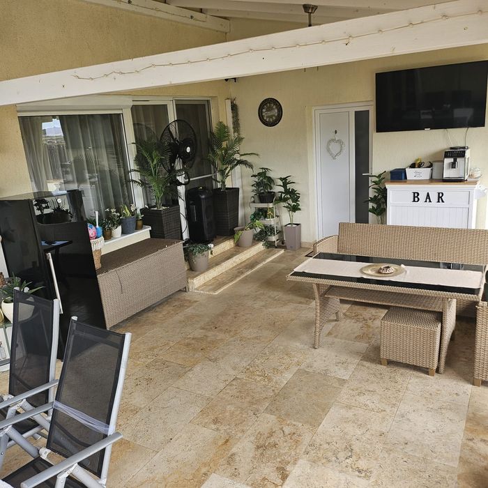 De vanzare -Casa cu 5 camere in Via Carmina, Vladimirescu