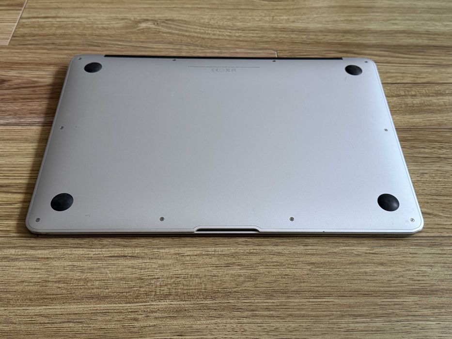 MacBook Air 13 2014`Core i5-4260U/128GB SSD/4GB RAM