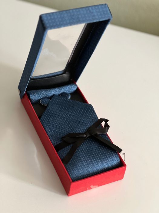 Набор галстук, запонки, носовой платок. Подарок мужчине