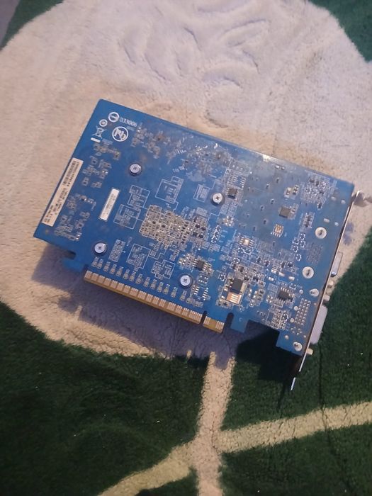 Vând placă video Gigabyte de 2 gb