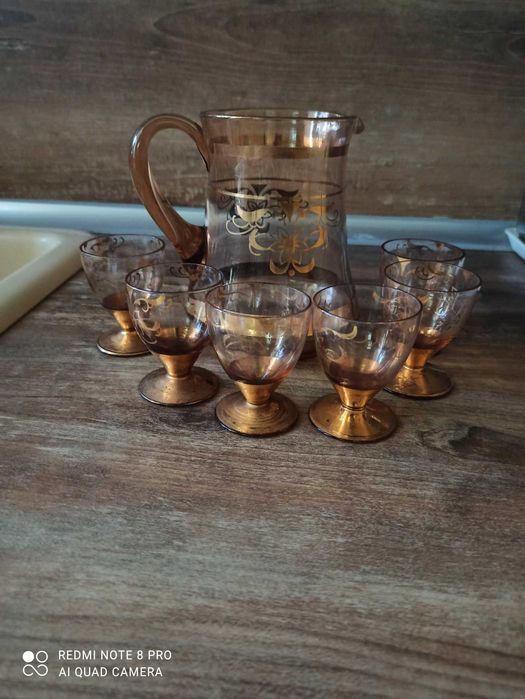 Красив ретро сервиз чаши с кана със златен кант