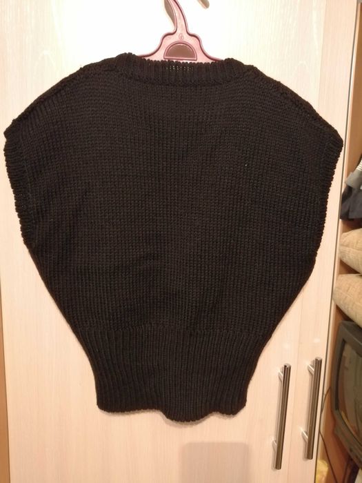 Продам жилетку девочковую