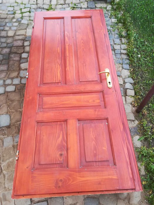 Usa interior lemn masiv