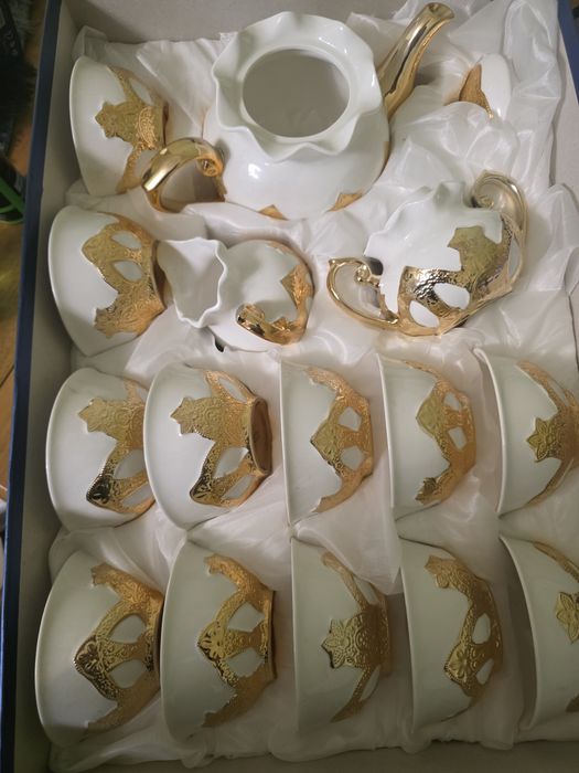 Продам чайный сервиз на 12 персон