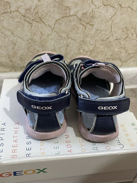 Продам сандалики GEOX