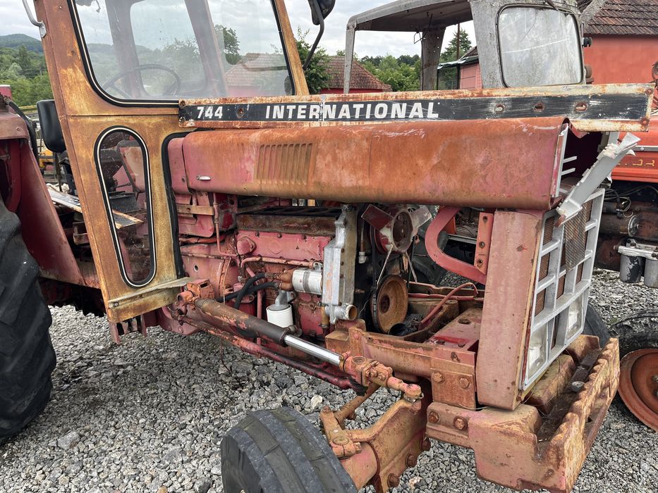 Piese tractor internațional 744,844