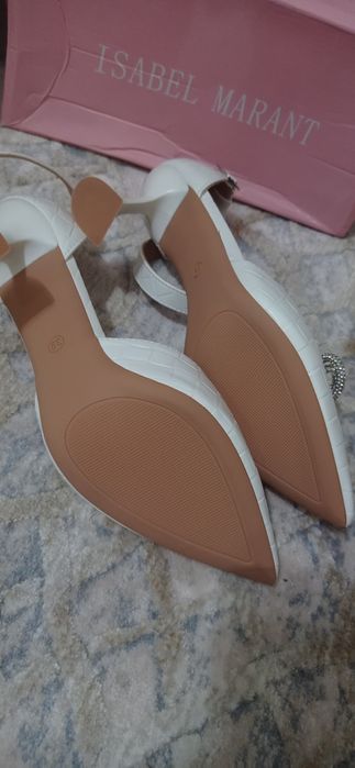 Tufli yangi 39 razmer oq