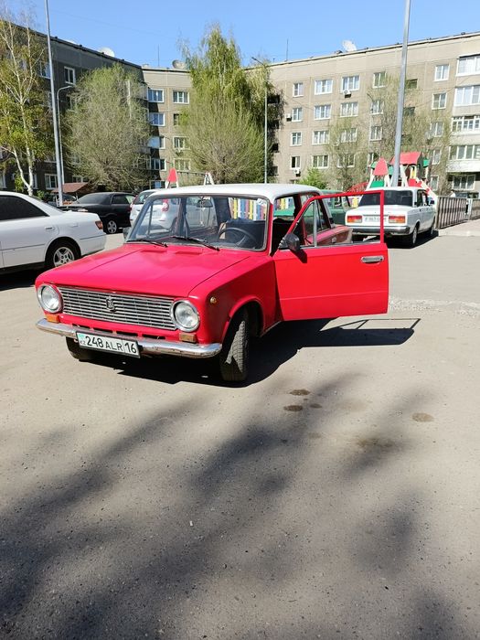 Автомобиль ваз 21011