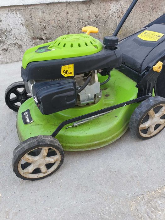 Бензинова косачка