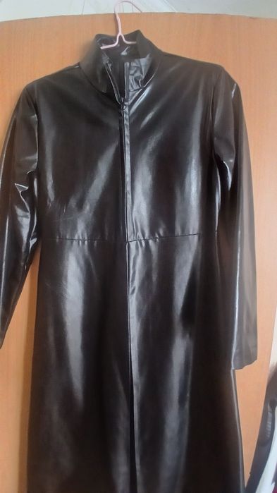 Продам плащ для девочки