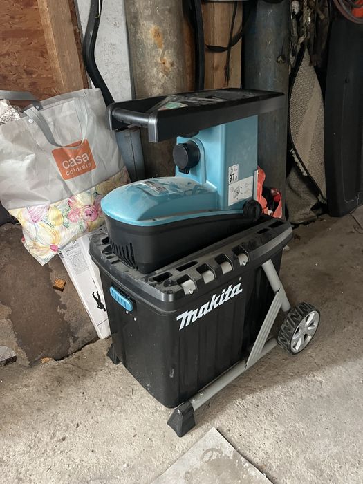 Tocător electric de crengi Makita UD2500