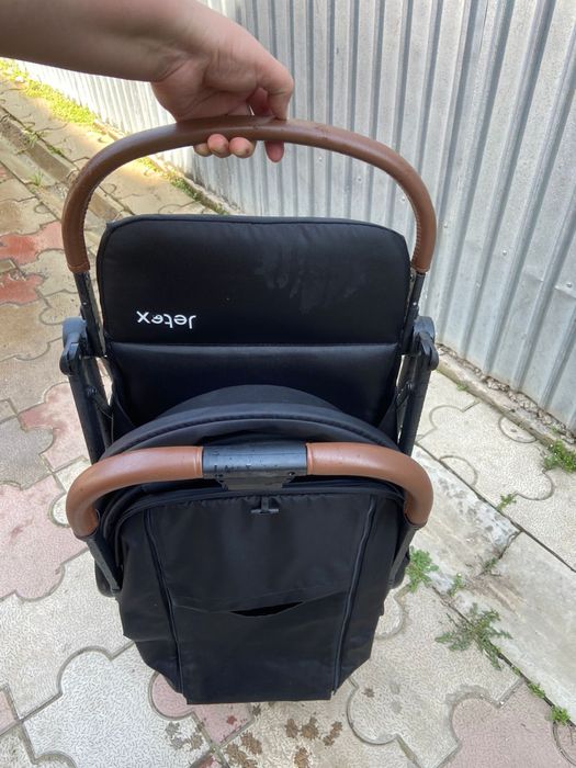 Продам детскую прогулочную коляску Jetex