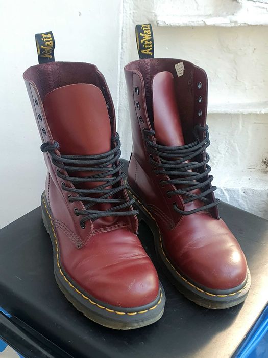 37 Dr Martens Cherry Red 10 EYE