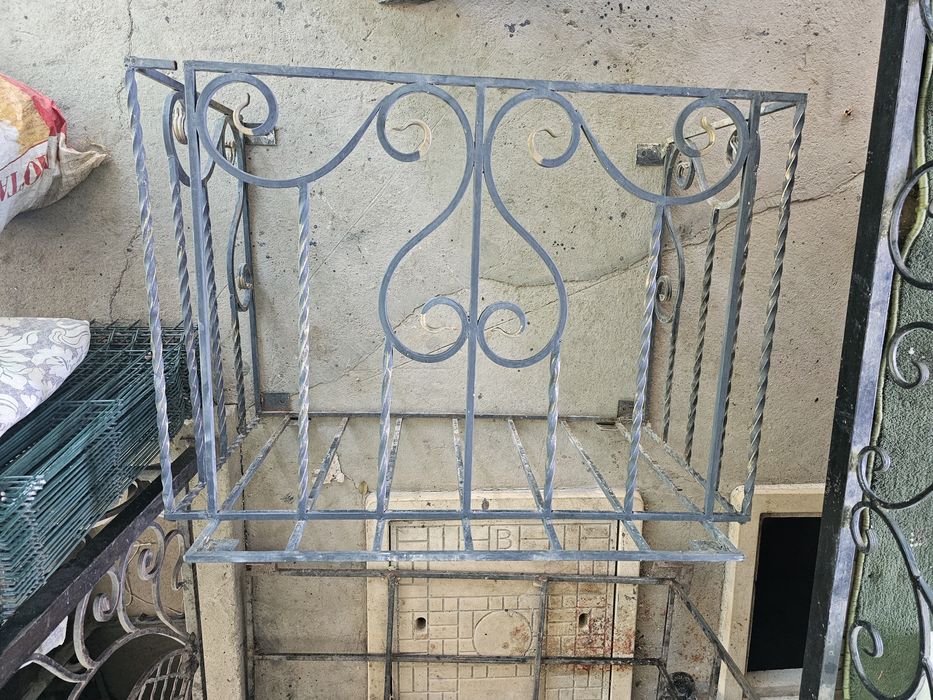 Срочно продается решетка для Кондиционер зималето .
Красивей мощни