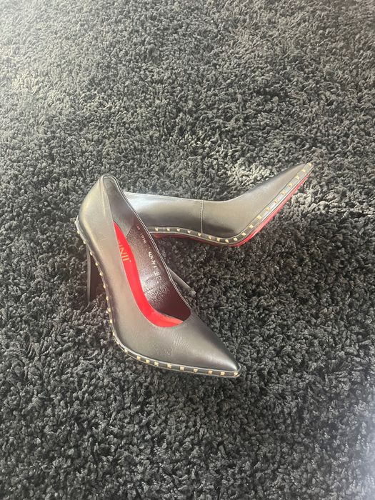 Елегантни обувки на висок ток