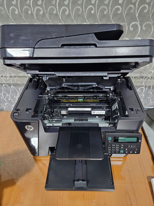 Продам мфу HP m225dn
