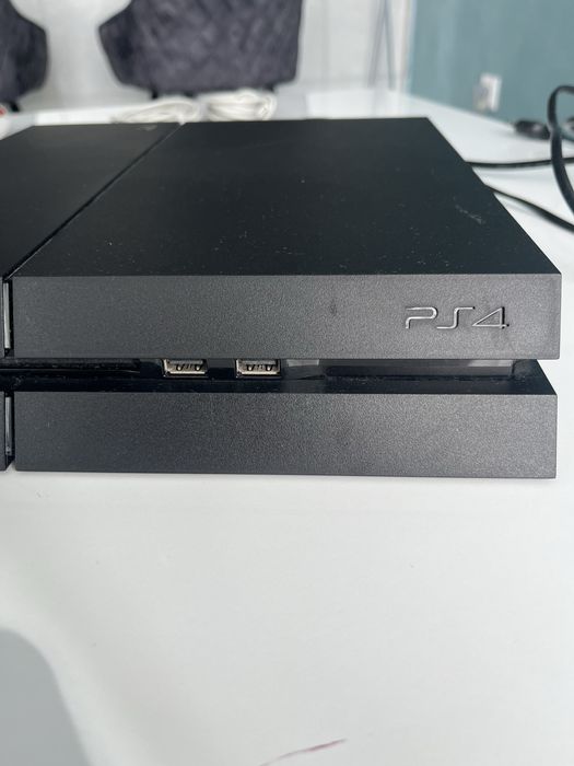 PS4 с допълнителна периферия