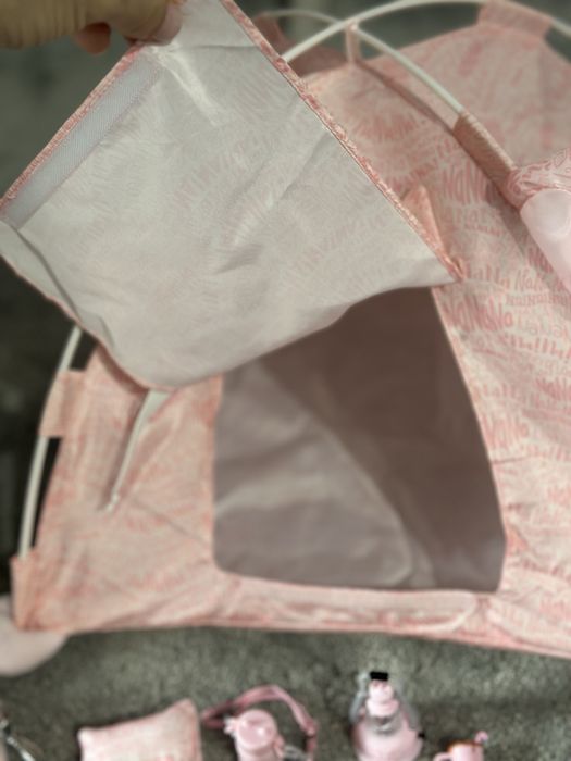 Na na na surprise палатка за кукли