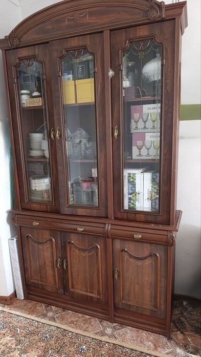 Продам шкаф для посуды