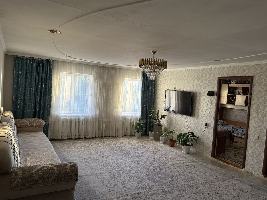 Продается большой дом, в центре.