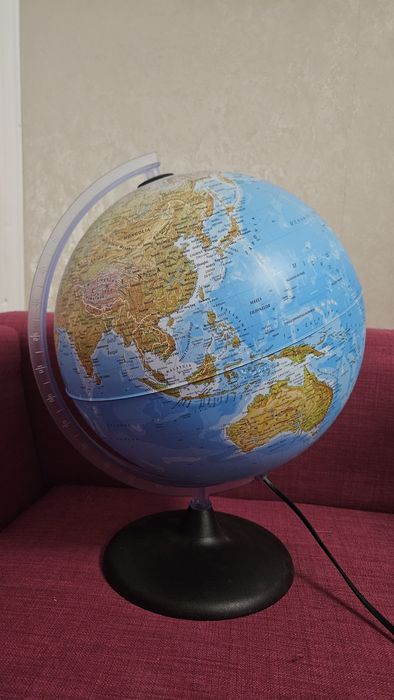 Glob Pamantesc mare luminos