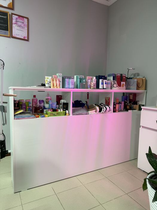 Шкаф с полками, витрина, перегородка