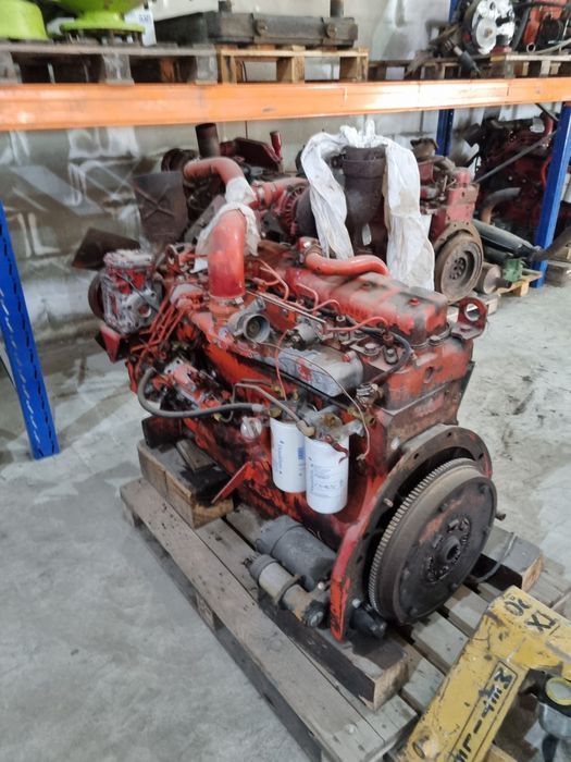 De vanzare motor Navistar DT437