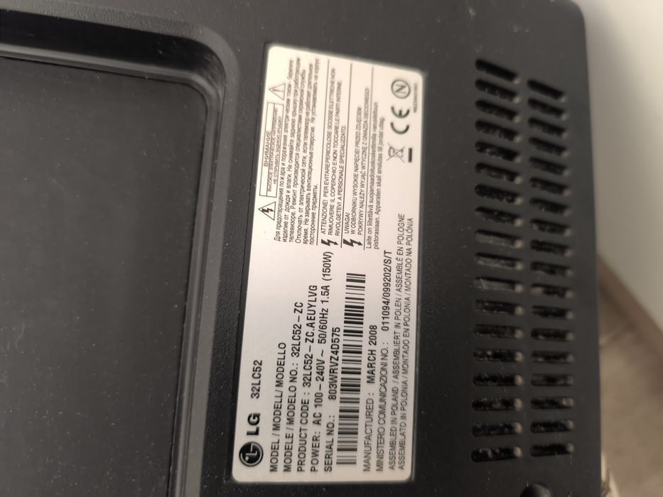 Телевизор LG  32lc52-zc и подарък стойка за стена