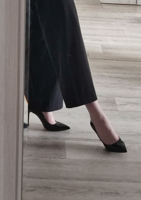 Чёрные лакированные туфли