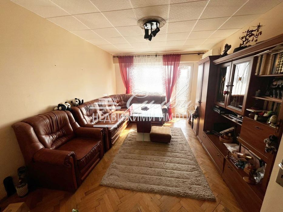 Продава се Тристаен апартамент в Шумен, Тракия - 81 кв.м за 693 €/кв.м - Снимка #1