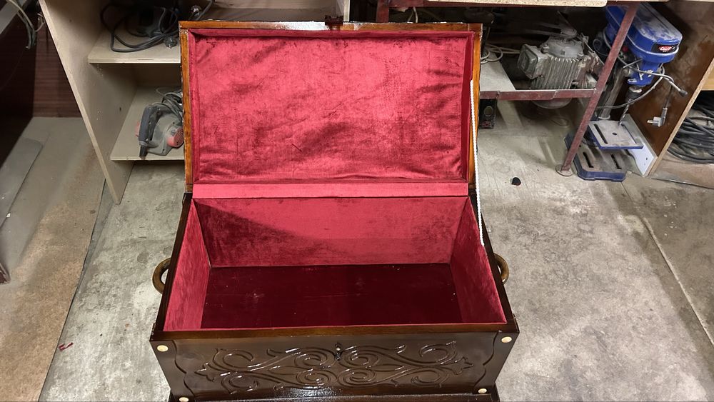 Сундук из дерева