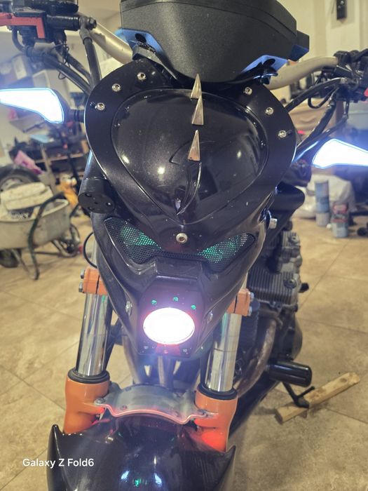 Vând motocicleta Suzuki GSF 600