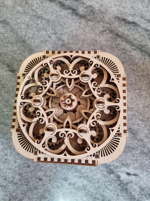 Шкатулка из фанеры механическая